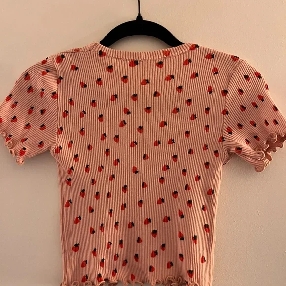 Small knitted strawberry "Bad Girl" top - Picture 4 of 4